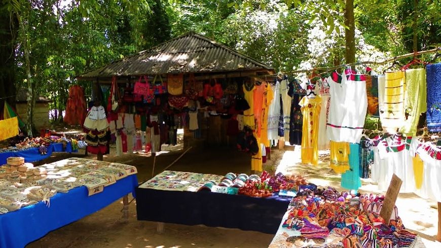 Artesanía en Cascadas de agua azul